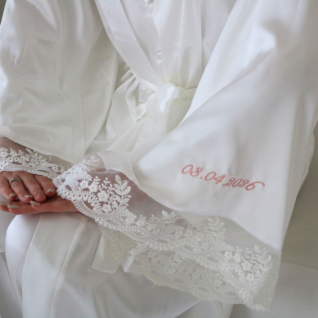 Laces Short Robe